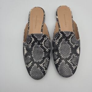 BANANA REPUBLIC WOMENS SHOE SZ 6.5 SNAKE PRINT SLIDE ON MULES FLATS
